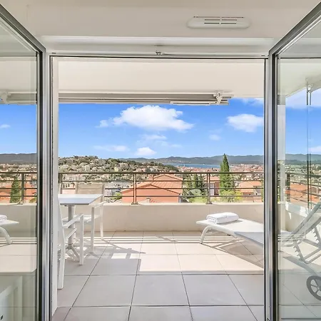 1 Bedroom - Splendid View & Pool - Happy